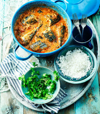 Aromatic mackerel curry