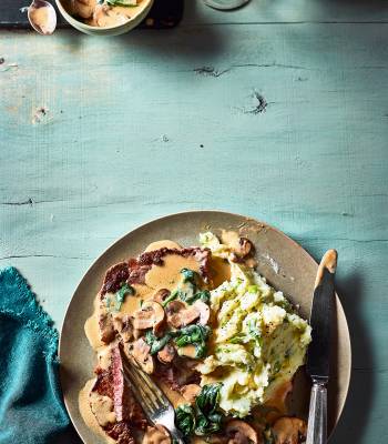 Steak with Florentine mushroom sauce and mash