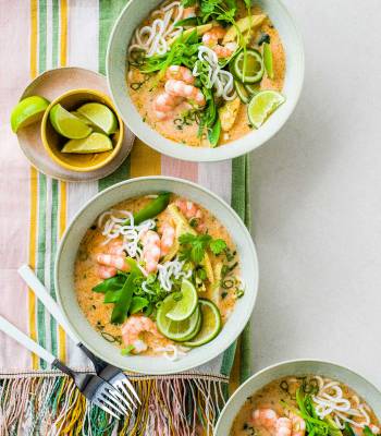 Thai red curry noodle soup with prawns