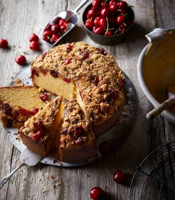 Cherry and amaretti-topped crumble cake