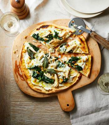 Four cheese garlic chicken pizza bianco