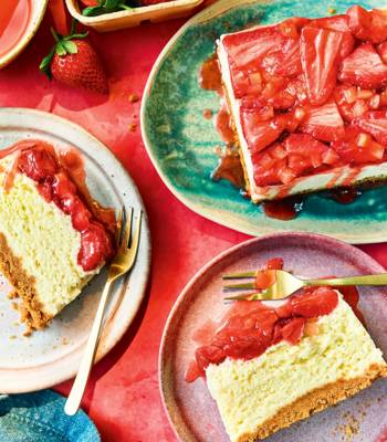 Sticky strawberry and white chocolate slice