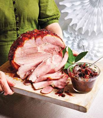 Brandy-glazed ham with 'mince pie' chutney
