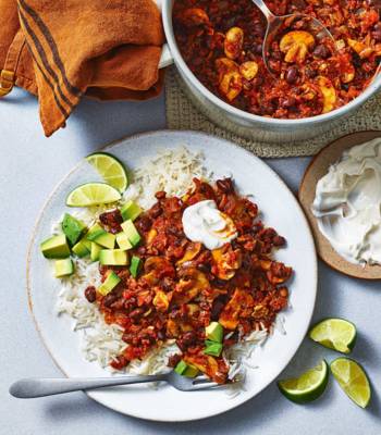 Mushroom and black bean chilli