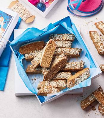 Sesame, honey and orange paximadia