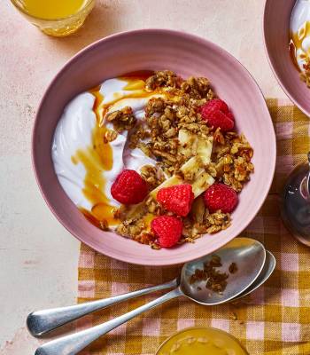 Sponsored: Healthy breakfast crumble bowl