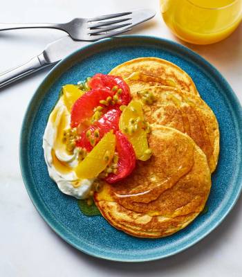 Five-ingredient cottage cheese pancakes