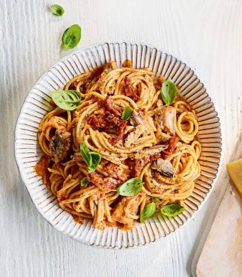 Sun-dried tomato and sardine spaghetti