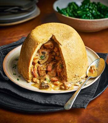 Coq au vin blanc suet pudding