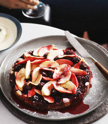 Upside-down blackberry and apple crumble