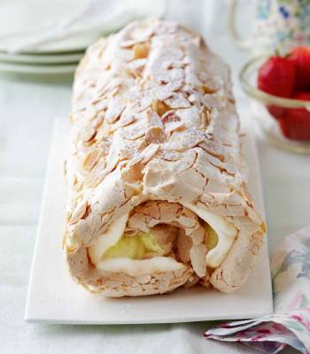 Lemon meringue roulade