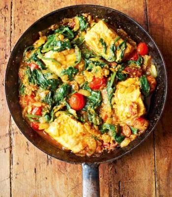 Salmon and spinach curry