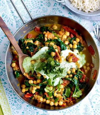 Fresh tomato, chickpea and spinach curry