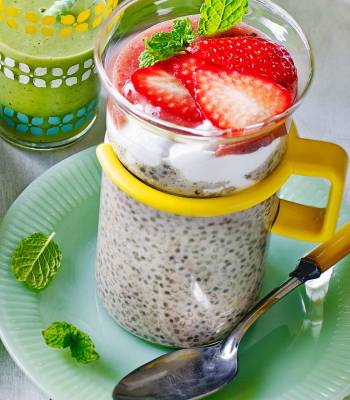 Strawberry chia shake 