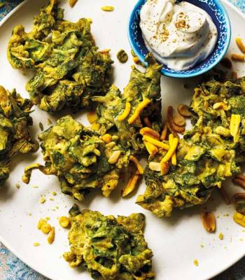 Crispy spinach chaat