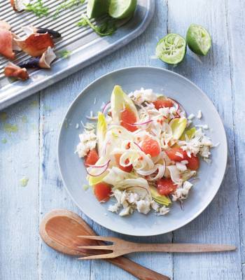 Spiced crab salad with fennel, grapefruit and chicory