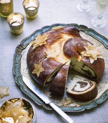 Imperial-style sweet golden bread 