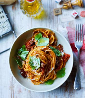 Fast one-pan puttanesca pasta