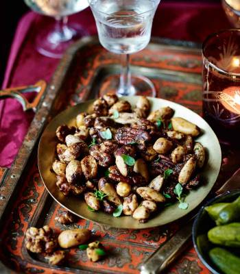 Salty, spicy honey nuts