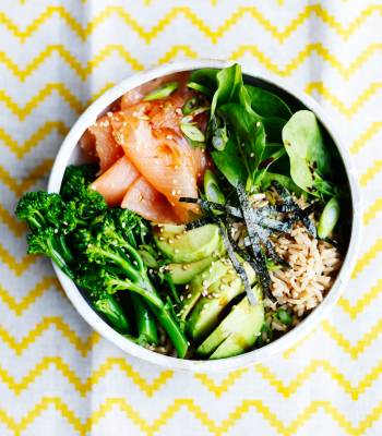 Smoked salmon sushi salad bowl 