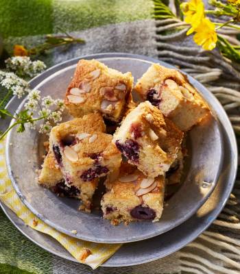 Clotted cream cherry bake