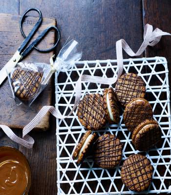 Oaty caramel creams