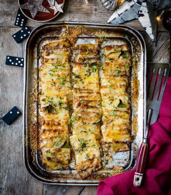 Cheesy domino potatoes