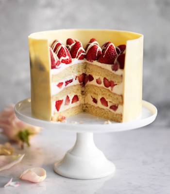 Strawberry, passion fruit & white chocolate cake