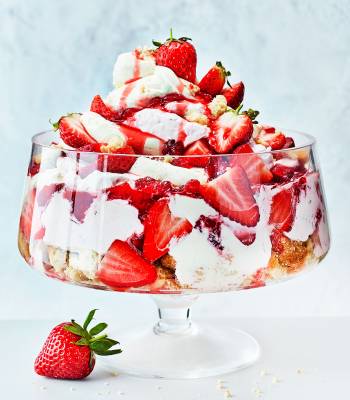 Strawberry cheesecake bowl