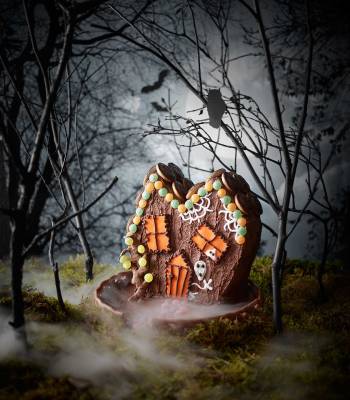 Haunted house cake