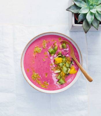 Rainbow smoothie bowl