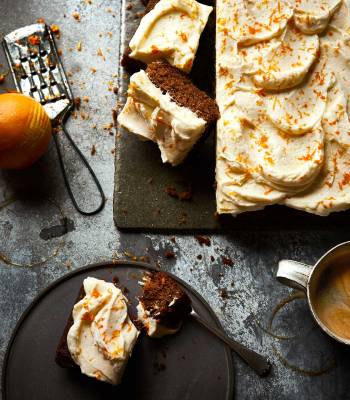 Carrot cake traybake