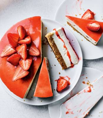 Strawberry and elderflower no-bake cheesecake