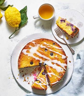 Blueberry and lemon polenta cake