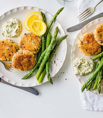 Lemony salmon fishcakes with asparagus
