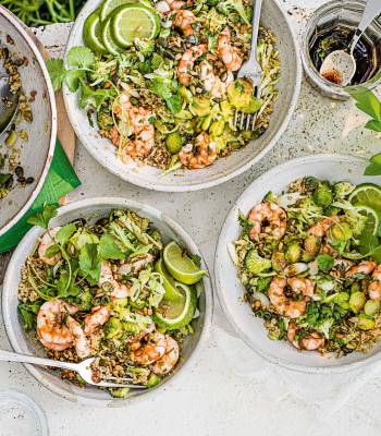 Broccoli and prawn salad with sizzled seeds