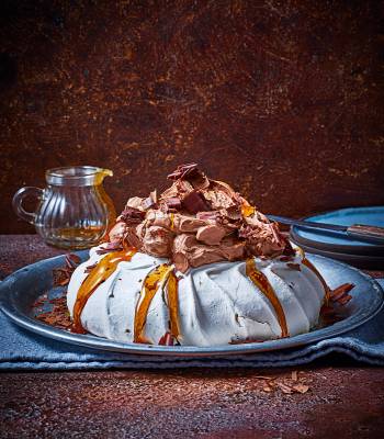 Espresso martini pavlova