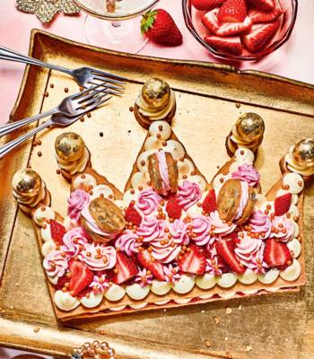 Strawberry crown shortbread cake