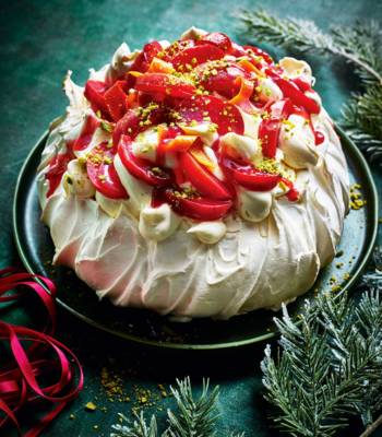 Sugar plum pavlova