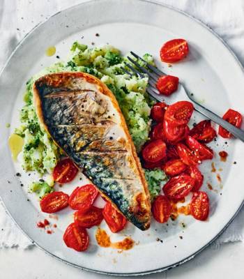 Mackerel and tomatoes with broccoli smash 