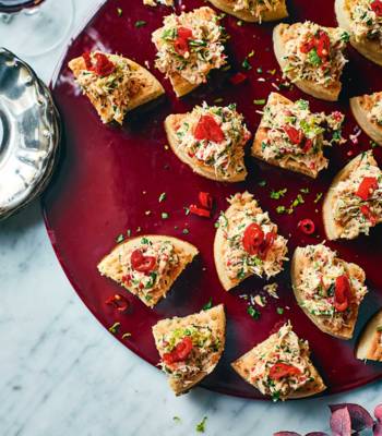 Chilli crab crumpets