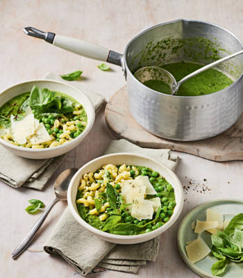 'Pesto' pasta soup