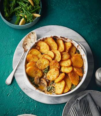 Creamy spinach and mushroom pie