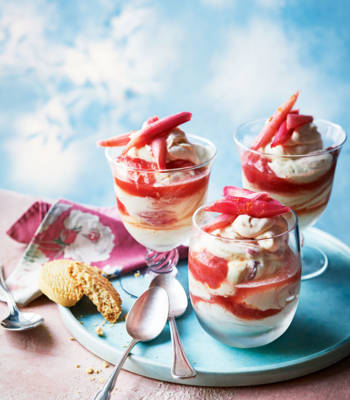 Rhubarb fool