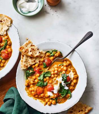 Spinach, chickpea and coconut curry