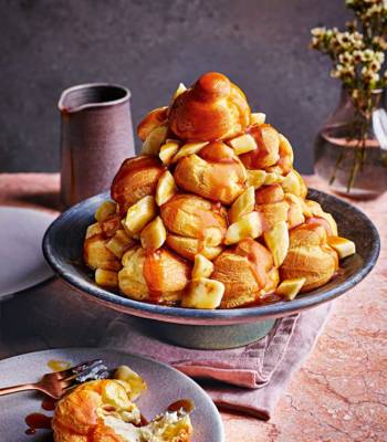 Cheesecake profiteroles with banana toffee sauce