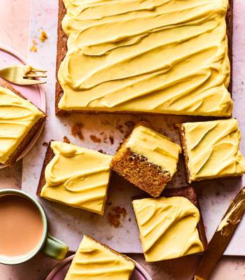 Carrot cake with saffron frosting 