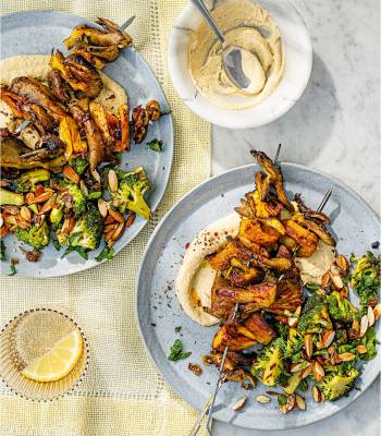 Crispy mushroom skewers with houmous
