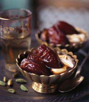 Dates with coffee and cardamom