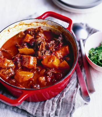 Oxtail stew with pumpkin and cinnamon